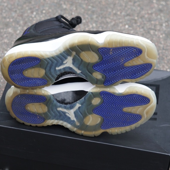 Athletic_Shoes